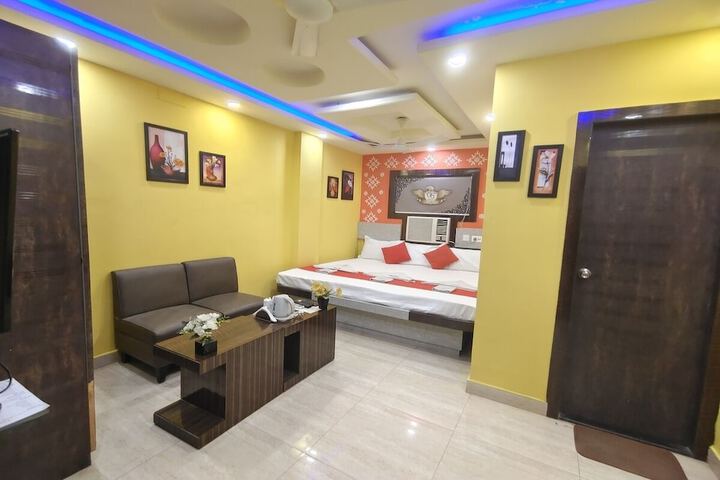 Room 8 of 19