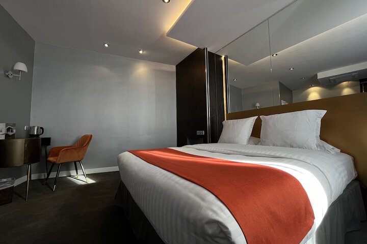 Room 6 of 62