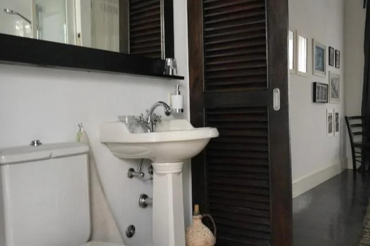 Room 9 of 23