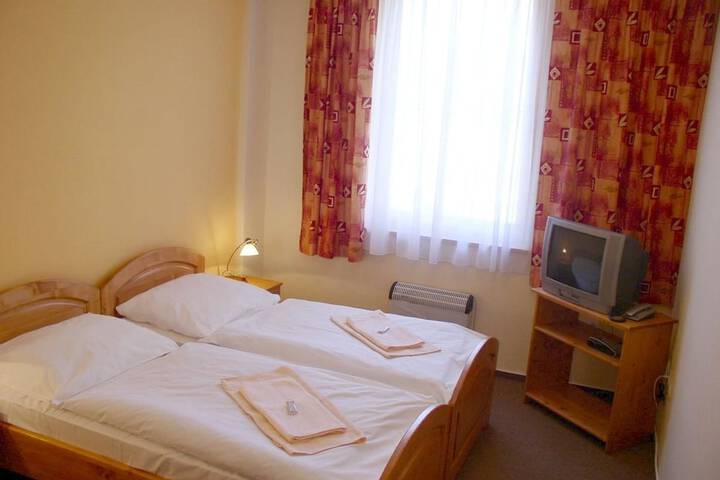 Room 9 of 42