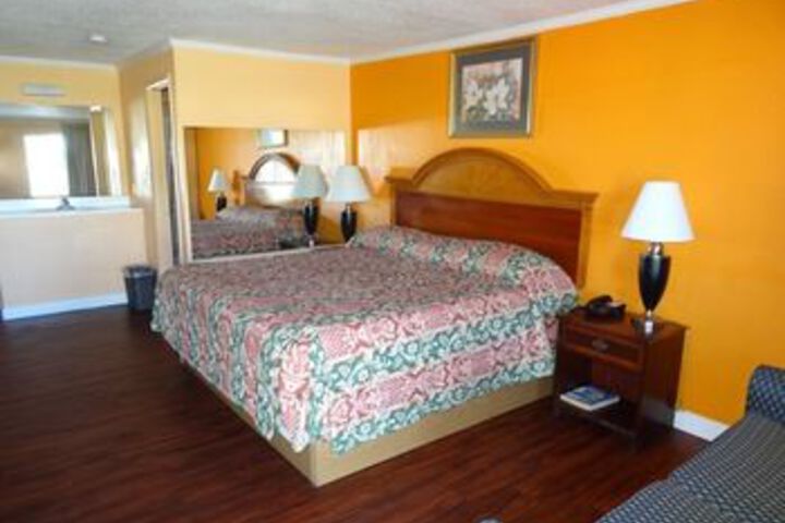 Room 7 of 11