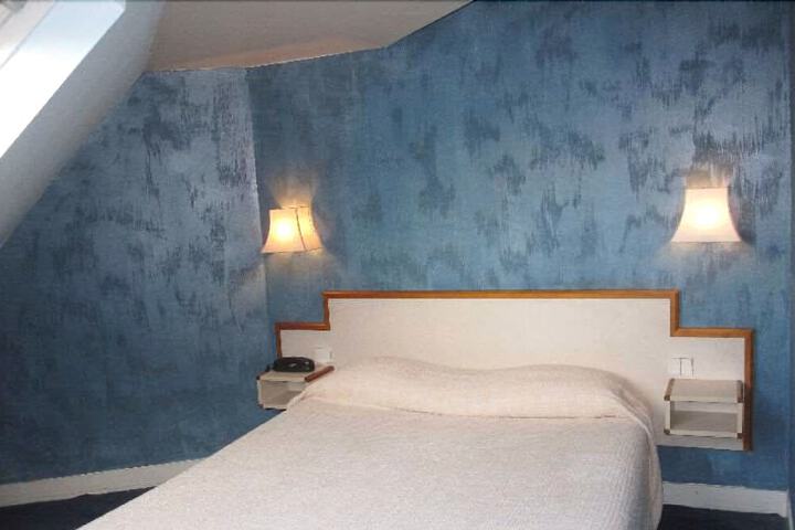 Room 11 of 23