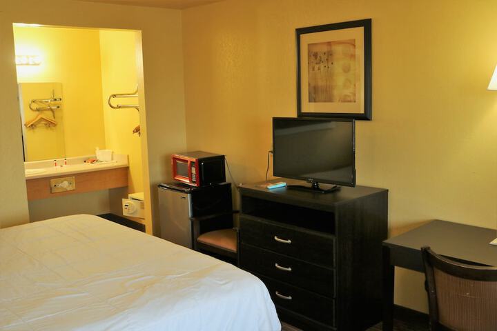 1 King Bed Mobility Accessible (19 of 20)