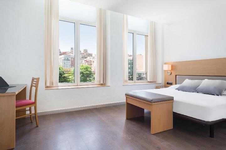 Room 2 of 8