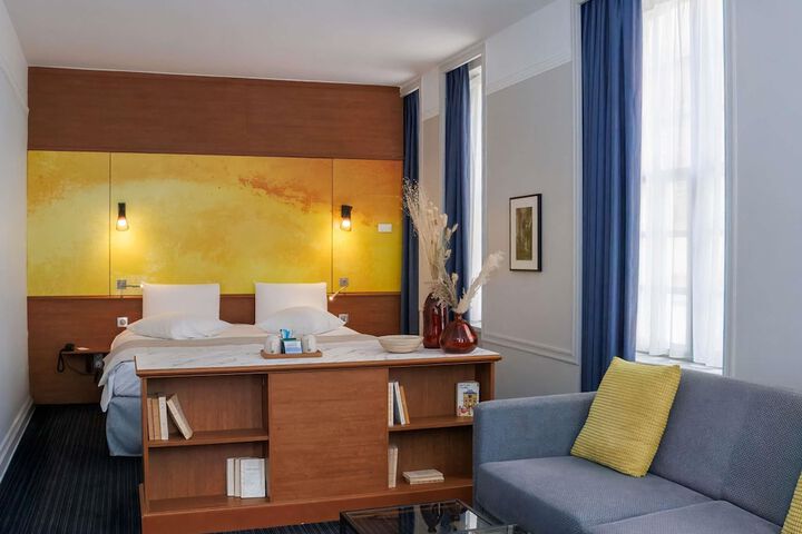 Room 34 of 120