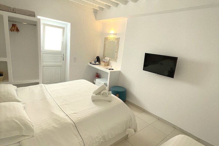 Room 18 of 93