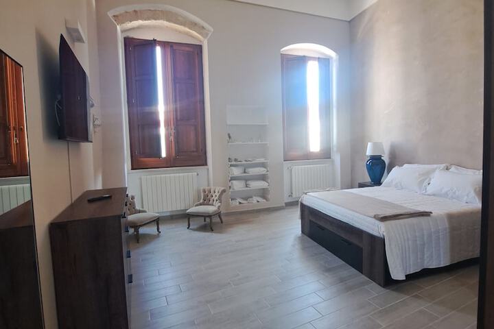 Room 4 of 10