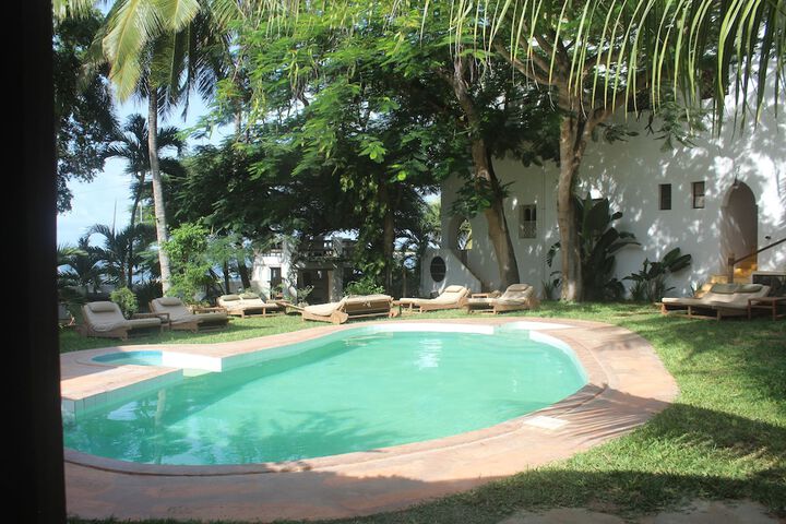 Pool 44 of 79