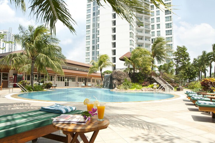 Pools & Facilities