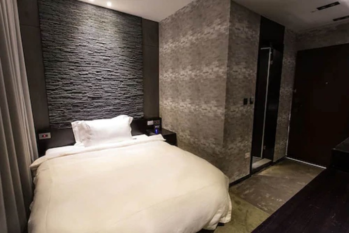 Room 27 of 89