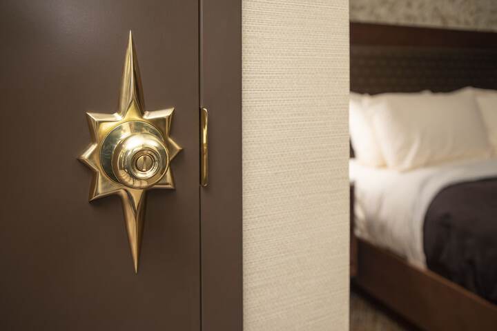 Room 15 of 98