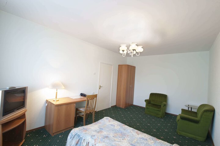 Room 11 of 72