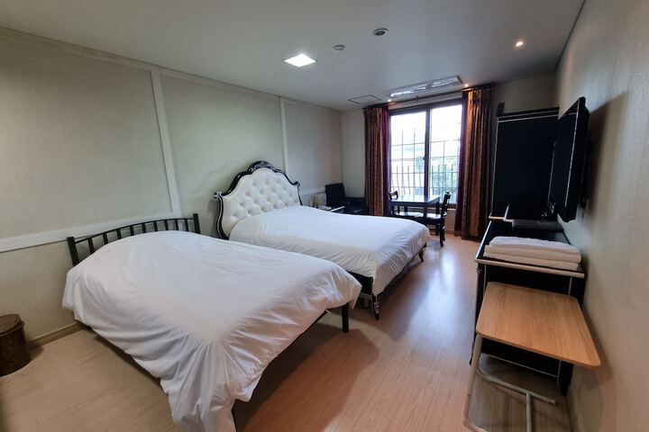 Room 13 of 39