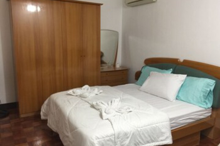Room 52 of 103