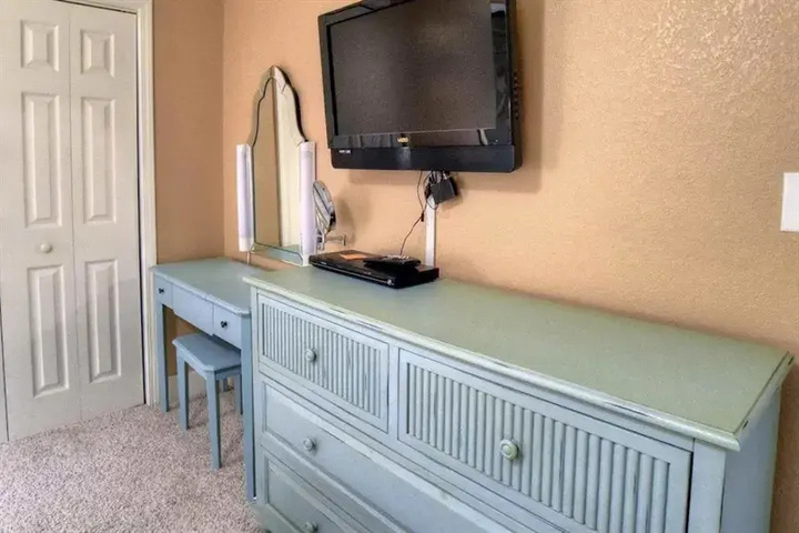 Room 5 of 16