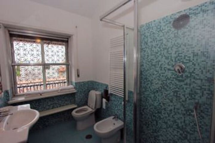 Room 3 of 20