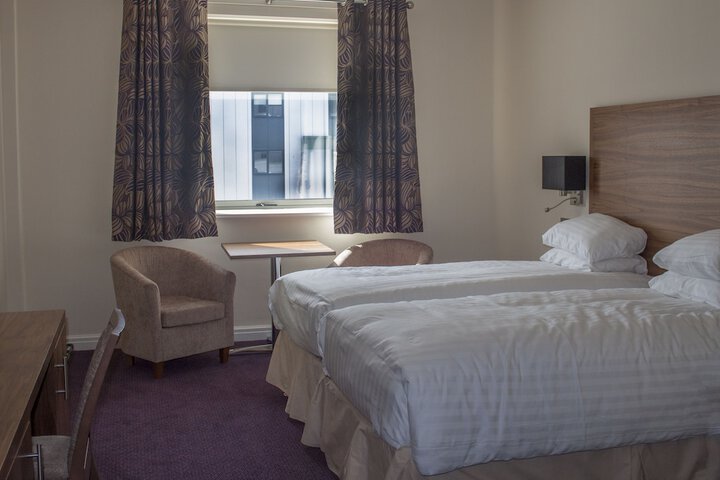 Room 15 of 109