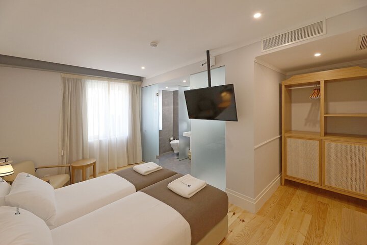 Room 10 of 85