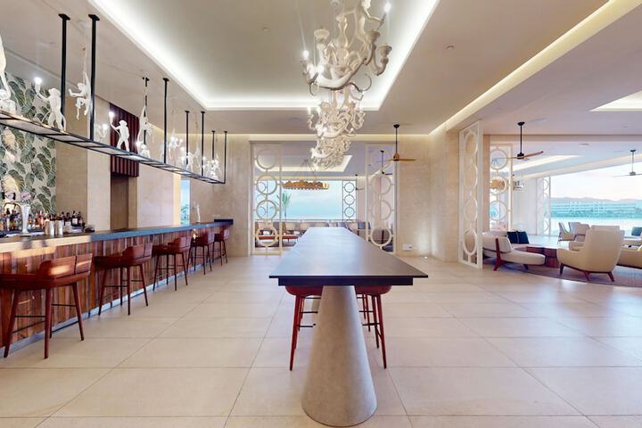 Lounge 187 of 271