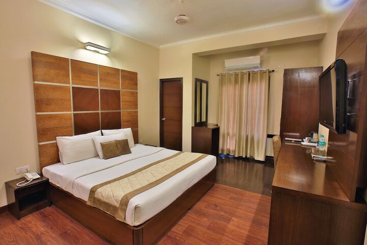 Room 10 of 30