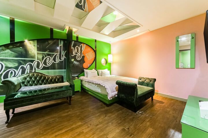 Room 116 of 156