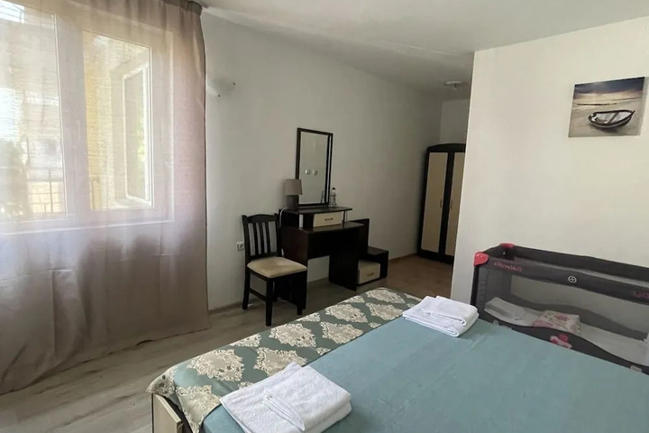 Room 6 of 16