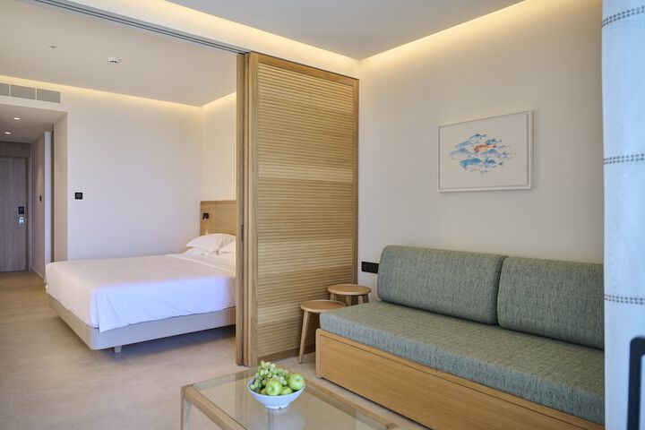Room 13 of 93