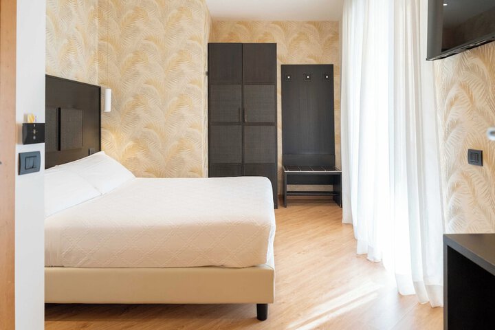 Room 103 of 247