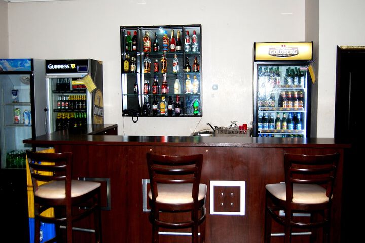 Lounge 48 of 57