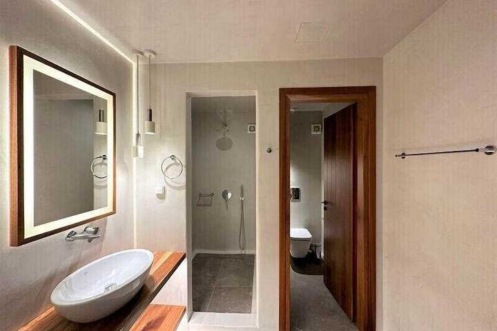 Room 90 of 108