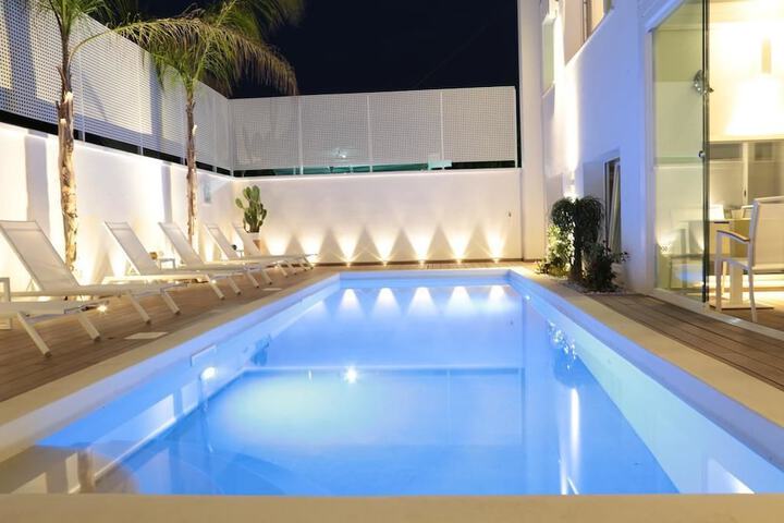 Pool 23 of 40