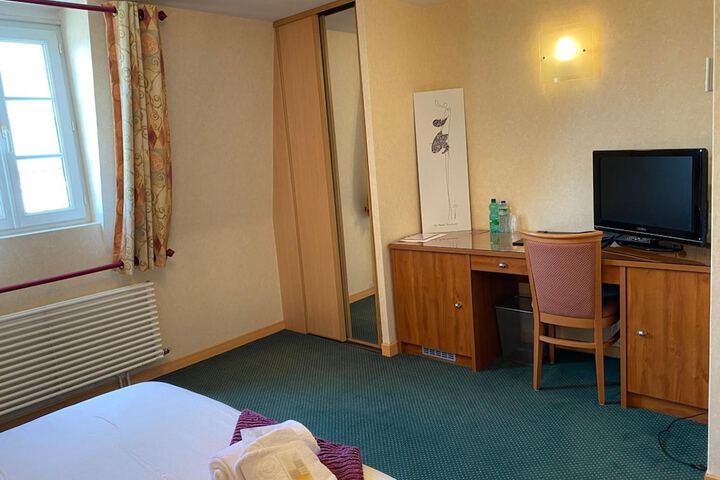 Room 15 of 44