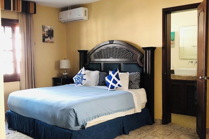Room 32 of 170