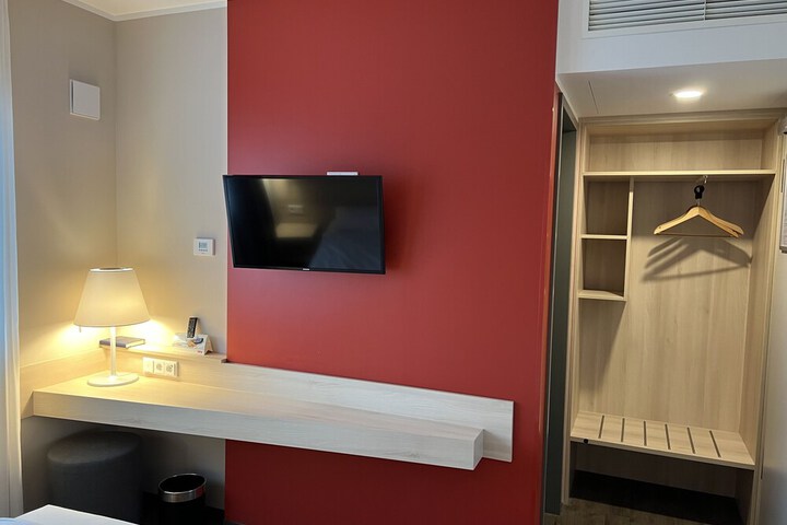 Room 8 of 23
