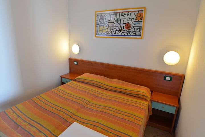 Room 2 of 40