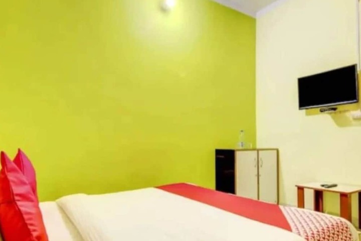 Room 4 of 14