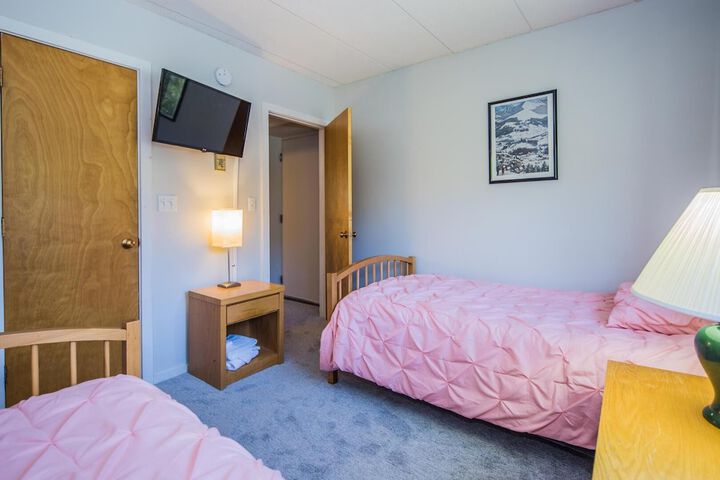 Room 4 of 93