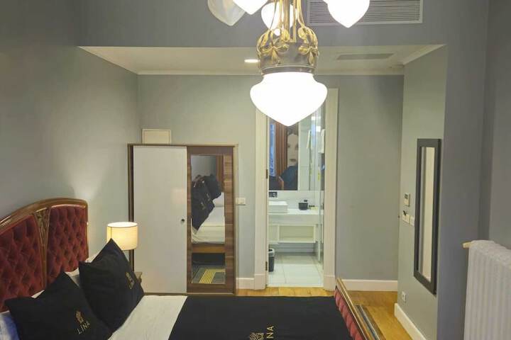 Room 19 of 81