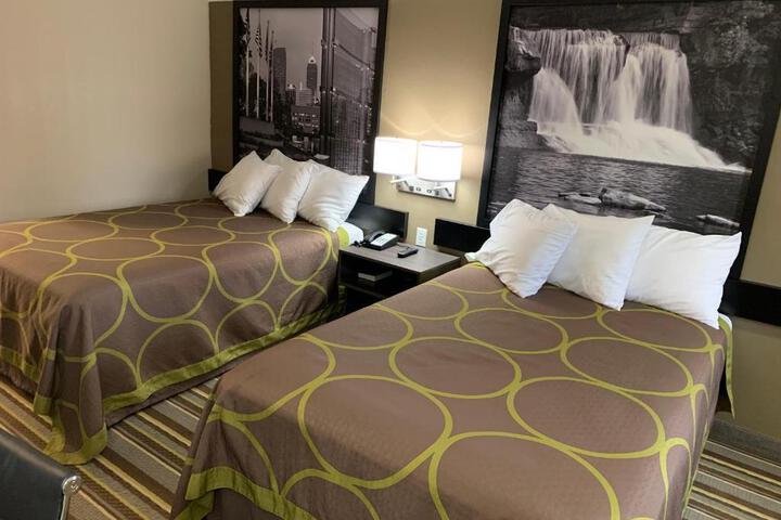 2 Double Beds (6 of 10)