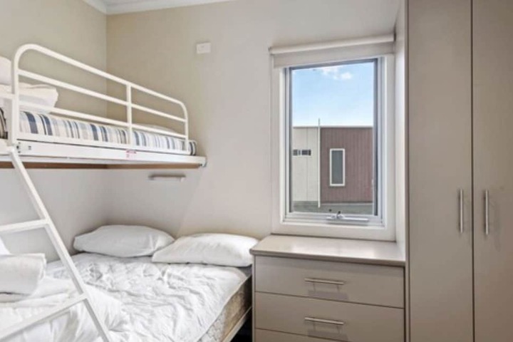 Room 18 of 142