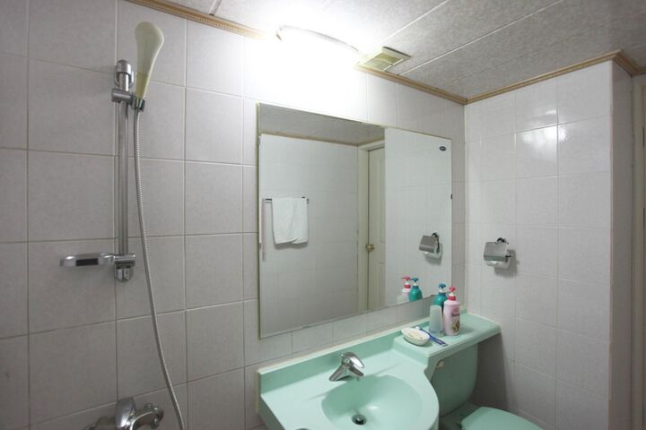 Room 60 of 79