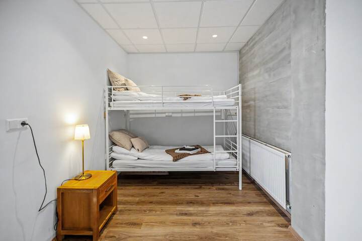 Room 7 of 42