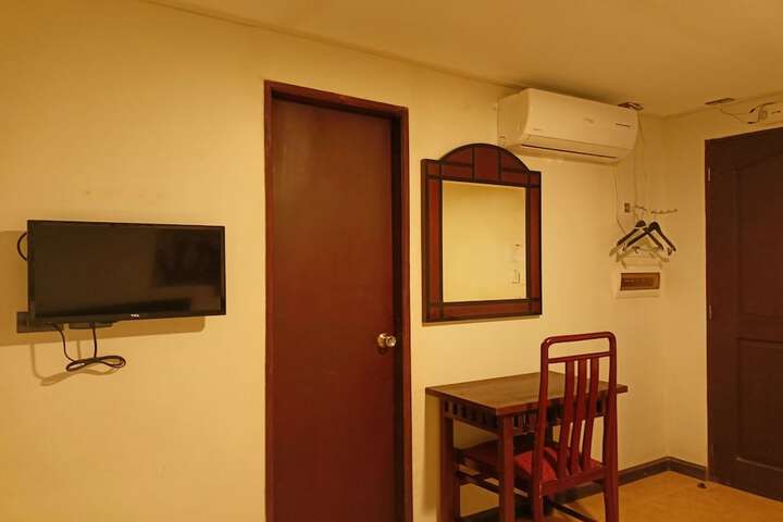 Room 10 of 25
