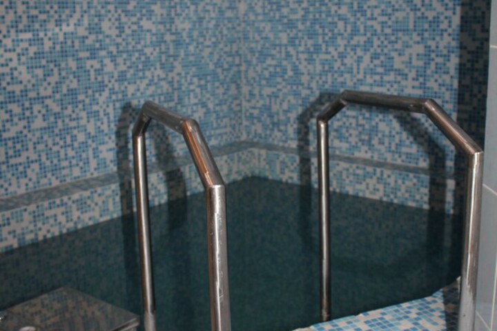 Pool 15 of 21