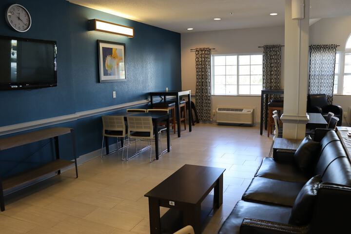 Lobby lounge