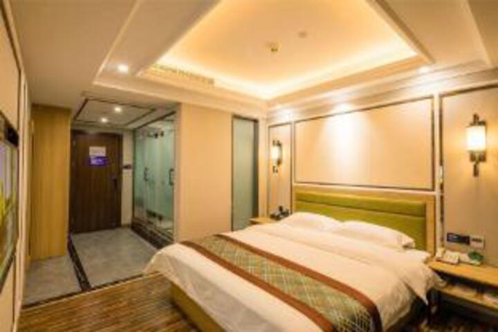 Room 7 of 9