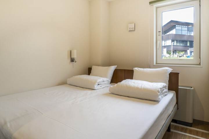 Room 9 of 37