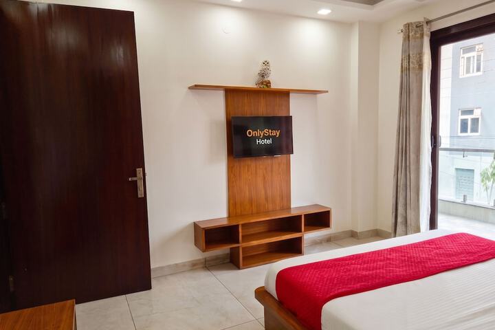 Room 16 of 37