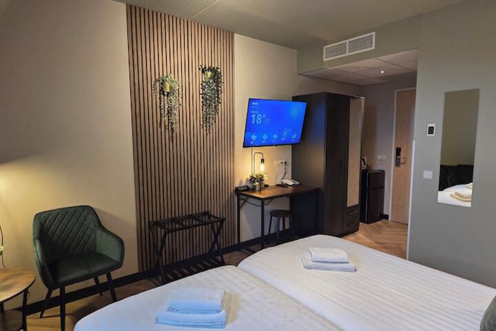 Room 20 of 76