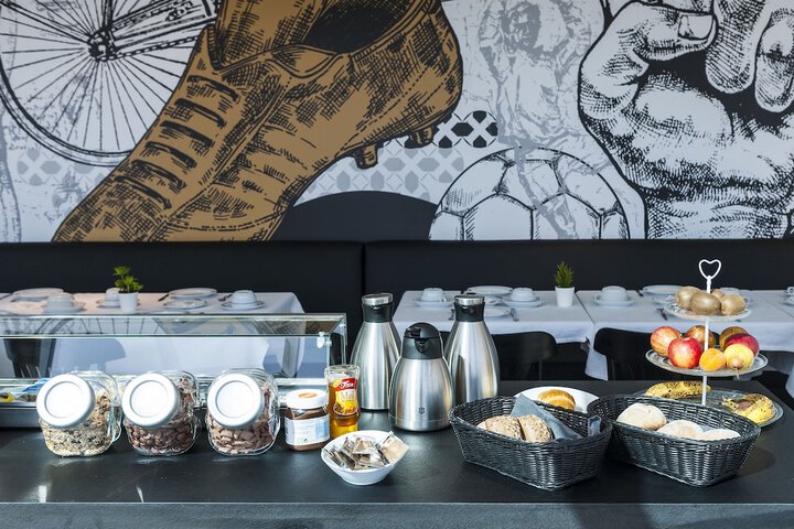 Breakfast/Coffee Service 58 of 77